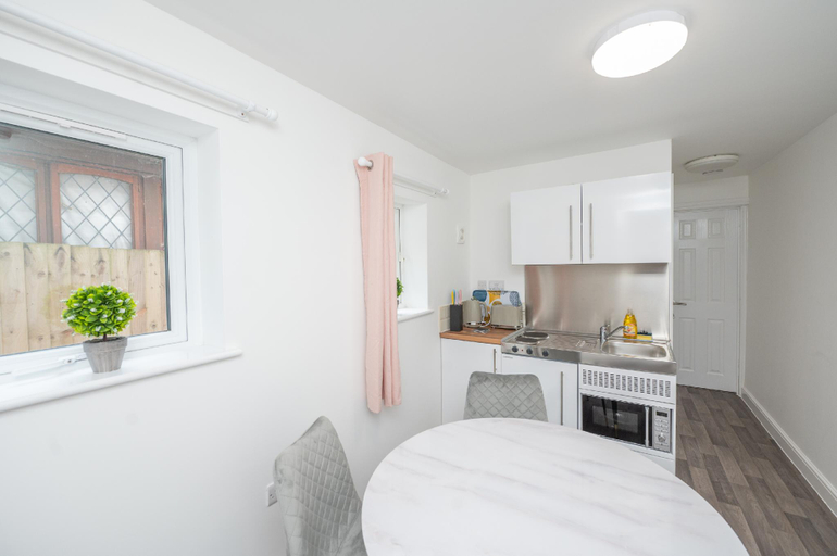 Others 4, City Centre Self-Contained Studio Apartments, Southampton