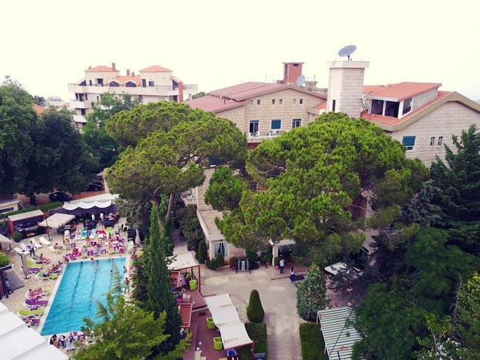 Others 4, GARDEN HOTEL, El Metn