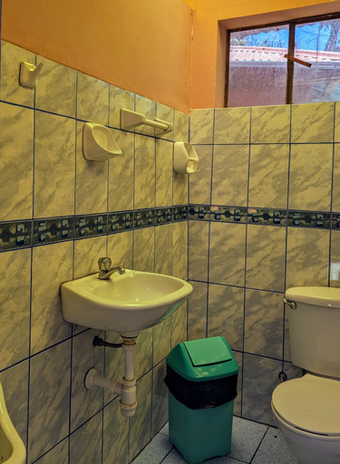 Bathroom 5, Amantani sol Andino, Lago Titicaca
