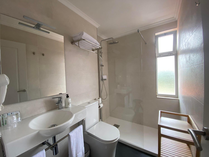 Bathroom 5, Hotel Zenit Mar, Cantabria