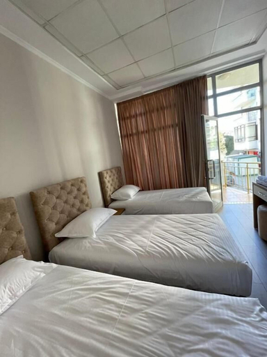 Others 4, Hotel Princ, Shkodrës