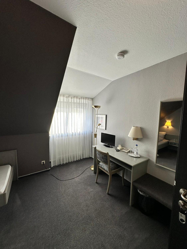 Bedroom 2, M&M Park Hotel, Oberbergischer Kreis