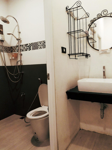 Bathroom 4, Sherloft Home & Hostel, Muang Chiang Mai