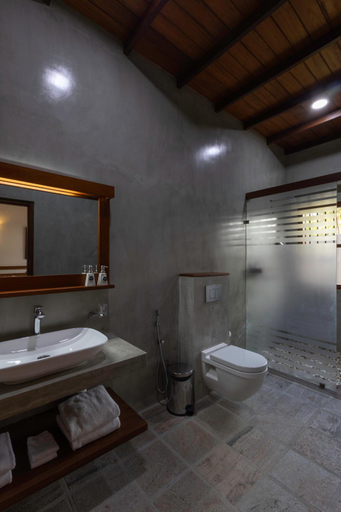 Others 4, Mudliyar House, Hikkaduwa