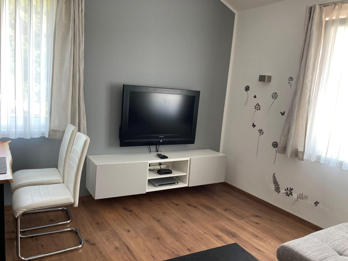 Others 4, Apartment in Mauerbach near Vienna with pool, Wien Umgebung
