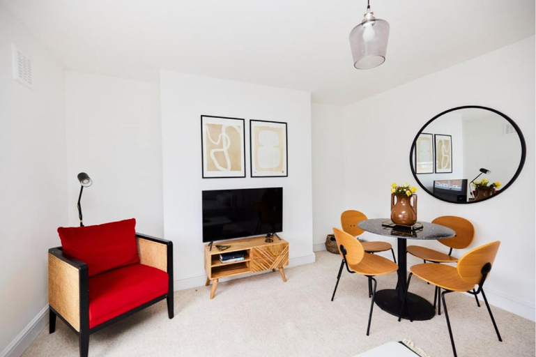 Others 2, The Clapham Getaway - Charming 1BDR Flat, London