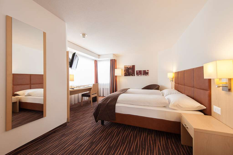 Bedroom 2, TOP SeminarHotel am Aegerisee Unteraegeri, Zug