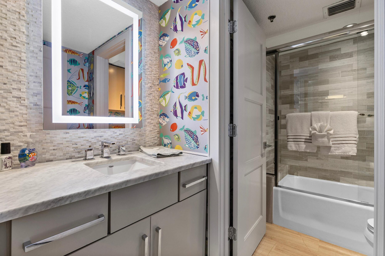 Bathroom 4, Ebb Tide 702, Volusia