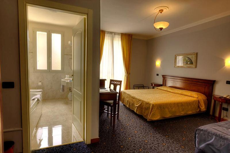 Bathroom 3, Hotel Castello, Modena