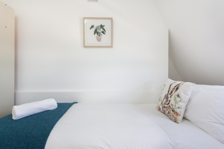 Bedroom 2, Euston Modern Apartments, London