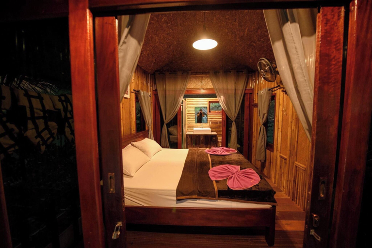 Bedroom 2, PraiwanRaftHouse, Ban Ta Khun