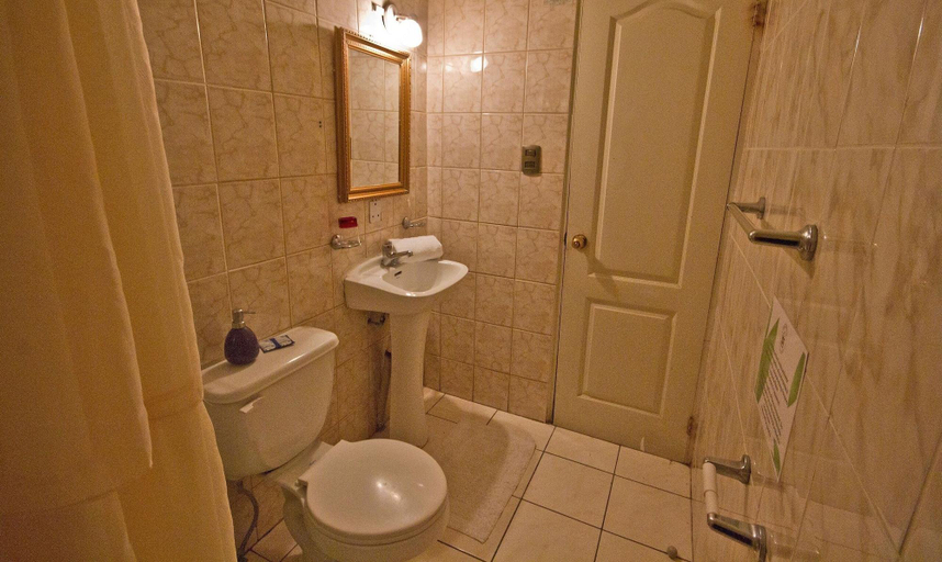 Bathroom, Brighton Bed & Breakfast, Valparaíso