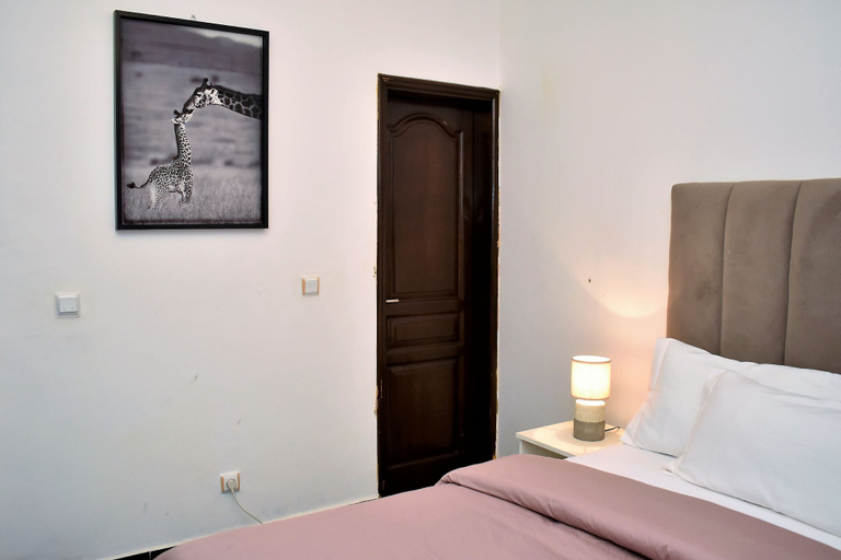 Others 5, Residence Lecrin, Mfoundi