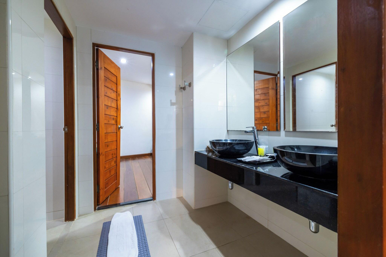 Bathroom 5, Phuket Meet Holiday Hotel, Phuket Island