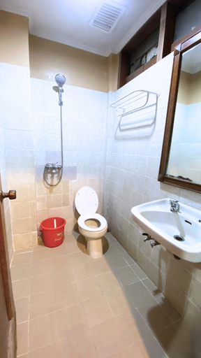 Bathroom 5, Guci Heritage Hotel, Tegal