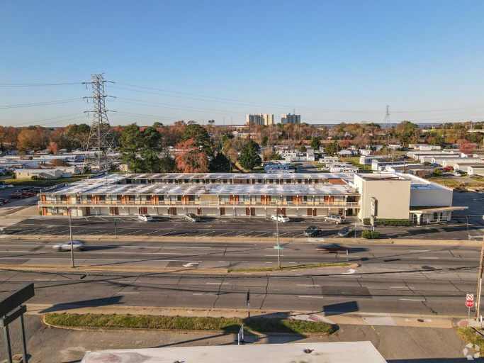 Exterior & Views 2, James River Inn & Suites, Newport News