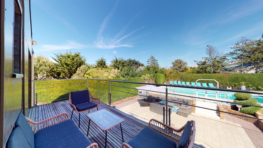 Others 5, Villa Amare Granville, Manche