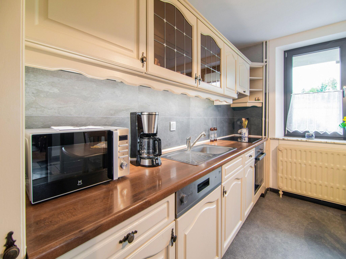 Others 4, Holiday Home in Bullingen with Garden, Liège