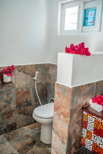 Bathroom 2, Dhow Resort Jambiani, Kusini