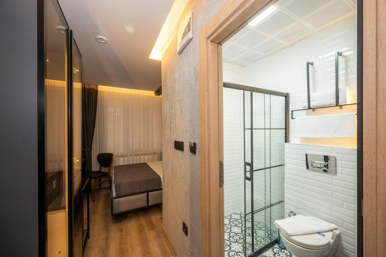 Bathroom 5, Continental Airport Hotel, Arnavutkoy