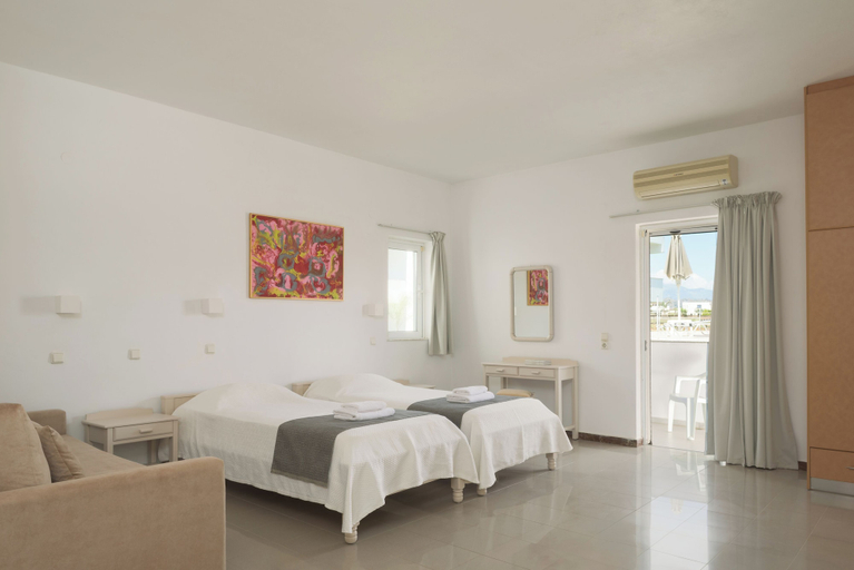 Bedroom 2, Reina Apartments, Crete