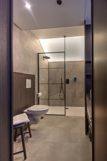 Others 2, Hotel Hallensis, Vlaams Brabant
