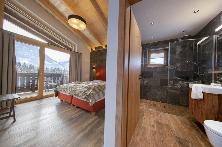 Room 5, Comfy Chalet in Neukirchen near Wildkogel Ski Arena, Zell am See