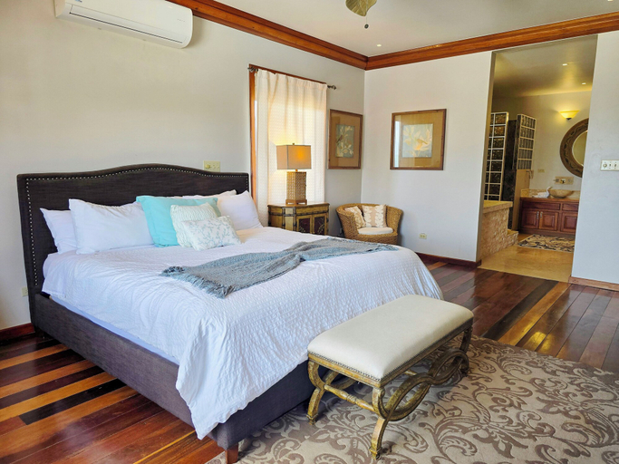 Bedroom 2, Oceans 23