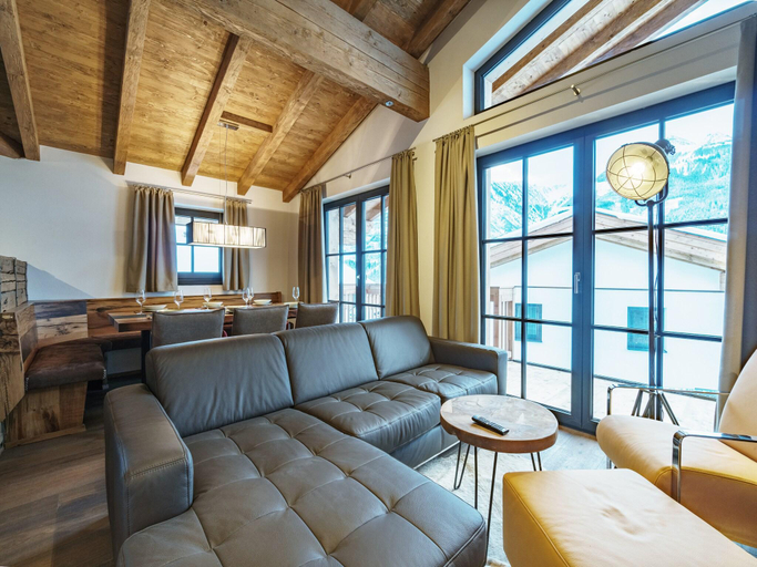 Others 4, Chalet in Piesendorf near Ski Slopes, Zell am See