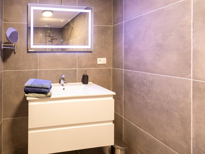 Bathroom 3, Maasmechelen Duplex Retreat, Limburg