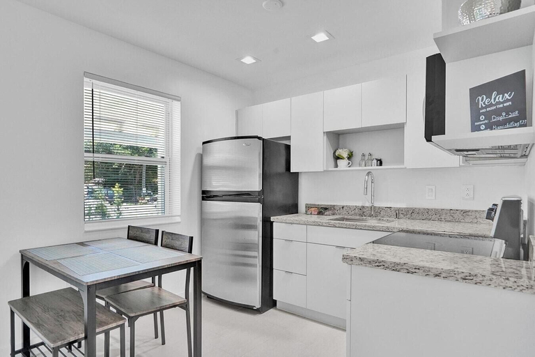 Others 3, Modern Hallandale Apt w/ Backyard Near Beach, Broward