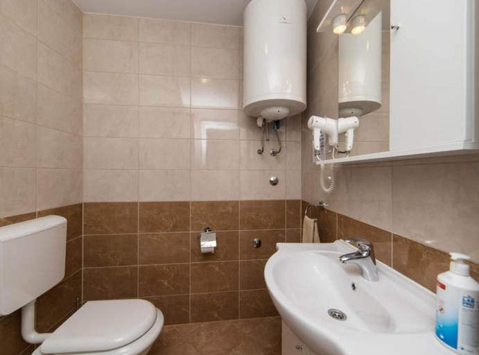 Bathroom 3, Apartments Nmn Drvenik, Gradac