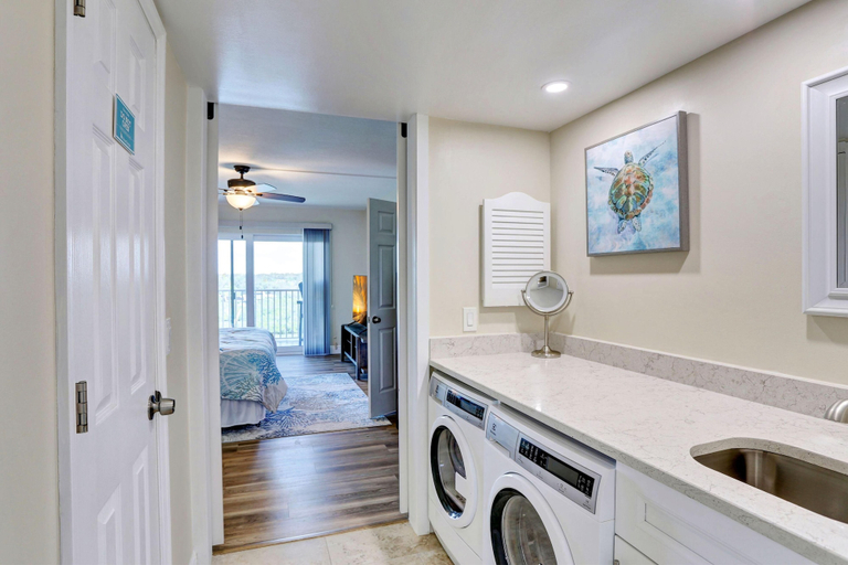 Bathroom 4, Bayshore Yacht & Tennis 806, Pinellas