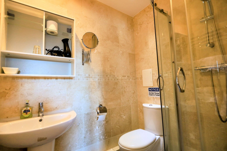 Bathroom 4, Edinburgh Holiday Guest House, Edinburgh