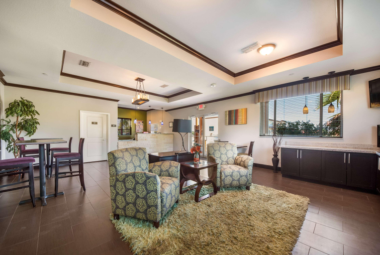 Public Area 3, Studio 6 Pleasanton, TX, Atascosa