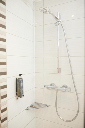 Bathroom 3, The Quays by Greene King Inns, Northamptonshire