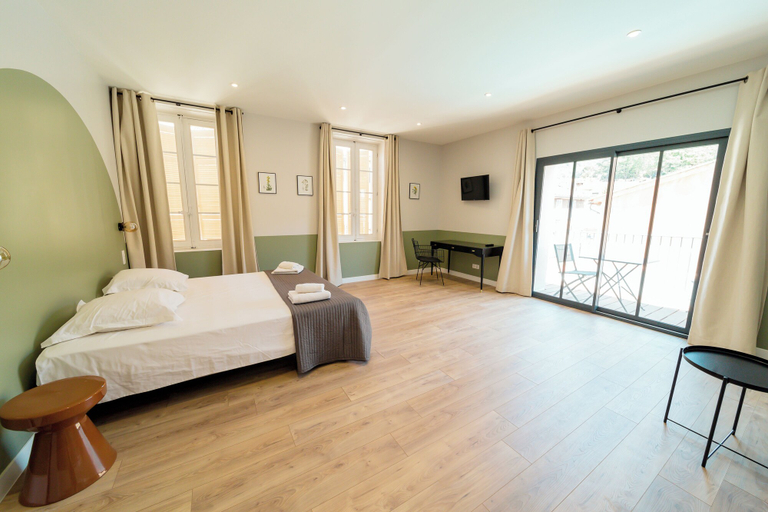 Bedroom 3, UNE HISTOIRE DE FAMILLE, Var