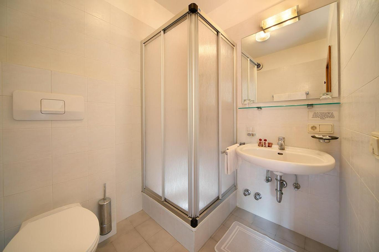 Bathroom, Hotel Sigmundskron, Bolzano