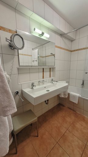 Bathroom 5, LuCA HOTEL, Regen