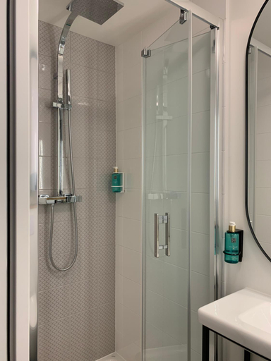 Bathroom 4, Appart Hotel Victoria, Val-de-Marne