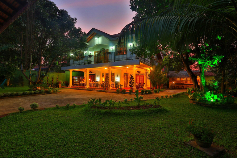 Exterior & Views