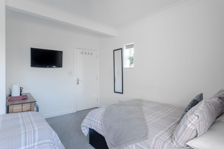 Others 3, Family room with private bathroom, London