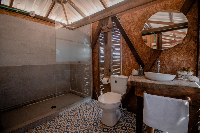 Bathroom 5, Watu Kite House, Manaure