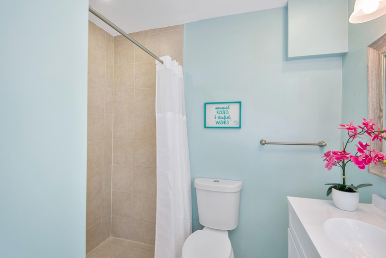 Bathroom, Island Paradise 3, Lee
