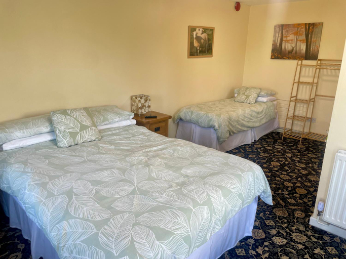 Bedroom 2, Shepherds Gate at The Royal Oak Much Marcle, Herefordshire