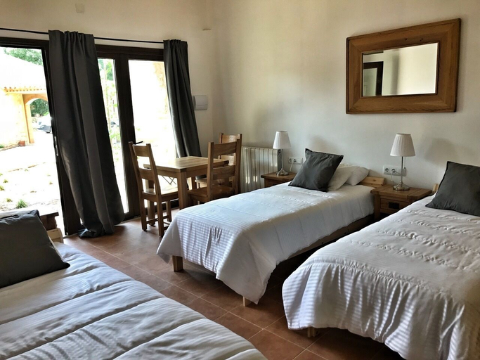 Bedroom 3, Hotel Mas Pelegri, Girona