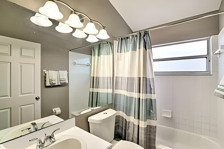 Bathroom 3, 4 Bed Villa in Kissimmee, Orlando, Osceola