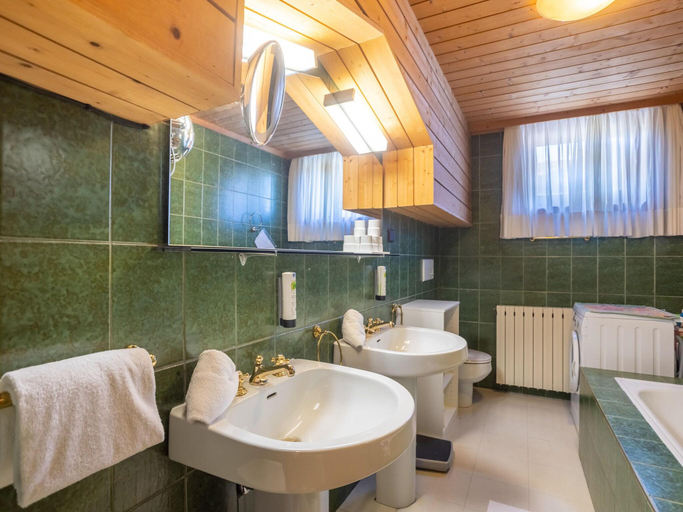 Bathroom 3, Centrally Located Apartment in Bad Kleinkirchheim, Spittal an der Drau