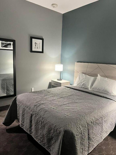 Others, Deluxe Inn and Suites, New York
