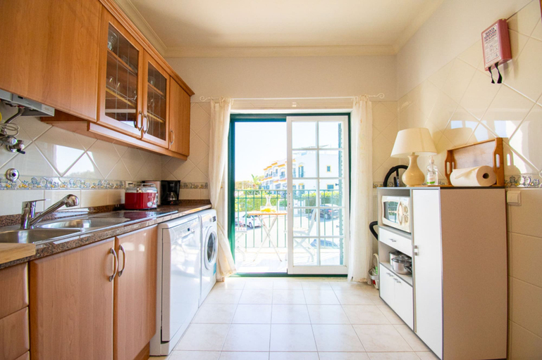 Room 2, Casa Tara - Lovely Carvoeiro Apartment With Great, Lagoa